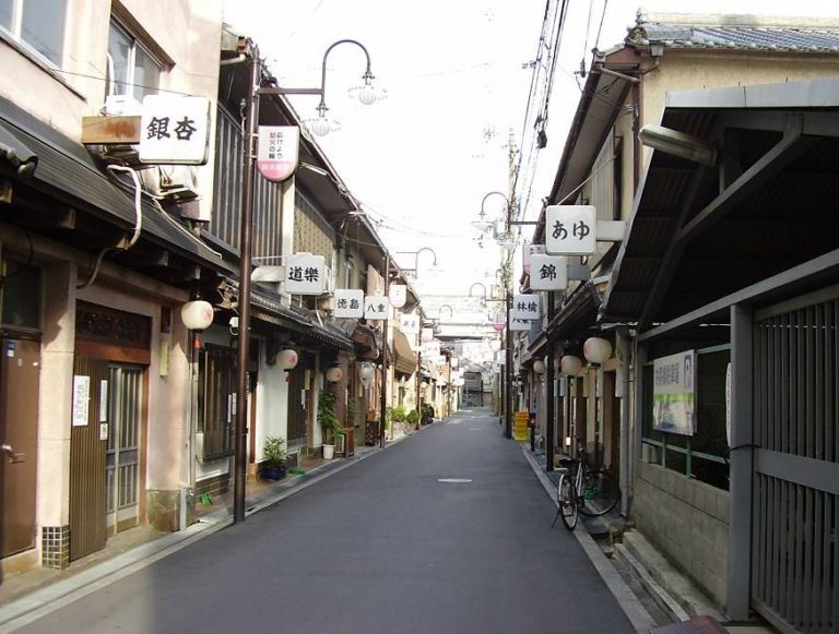街の魅力は「いかがわしさ」と裏腹だ。名古屋だと西口が一番面白い！